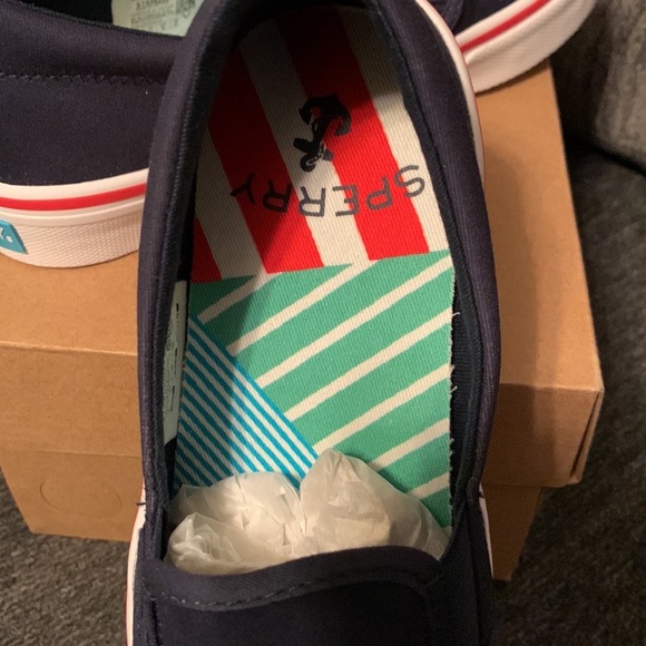 Brand new in box Size 6 Sperry slip on canvas shoes - Picture 2 of 4